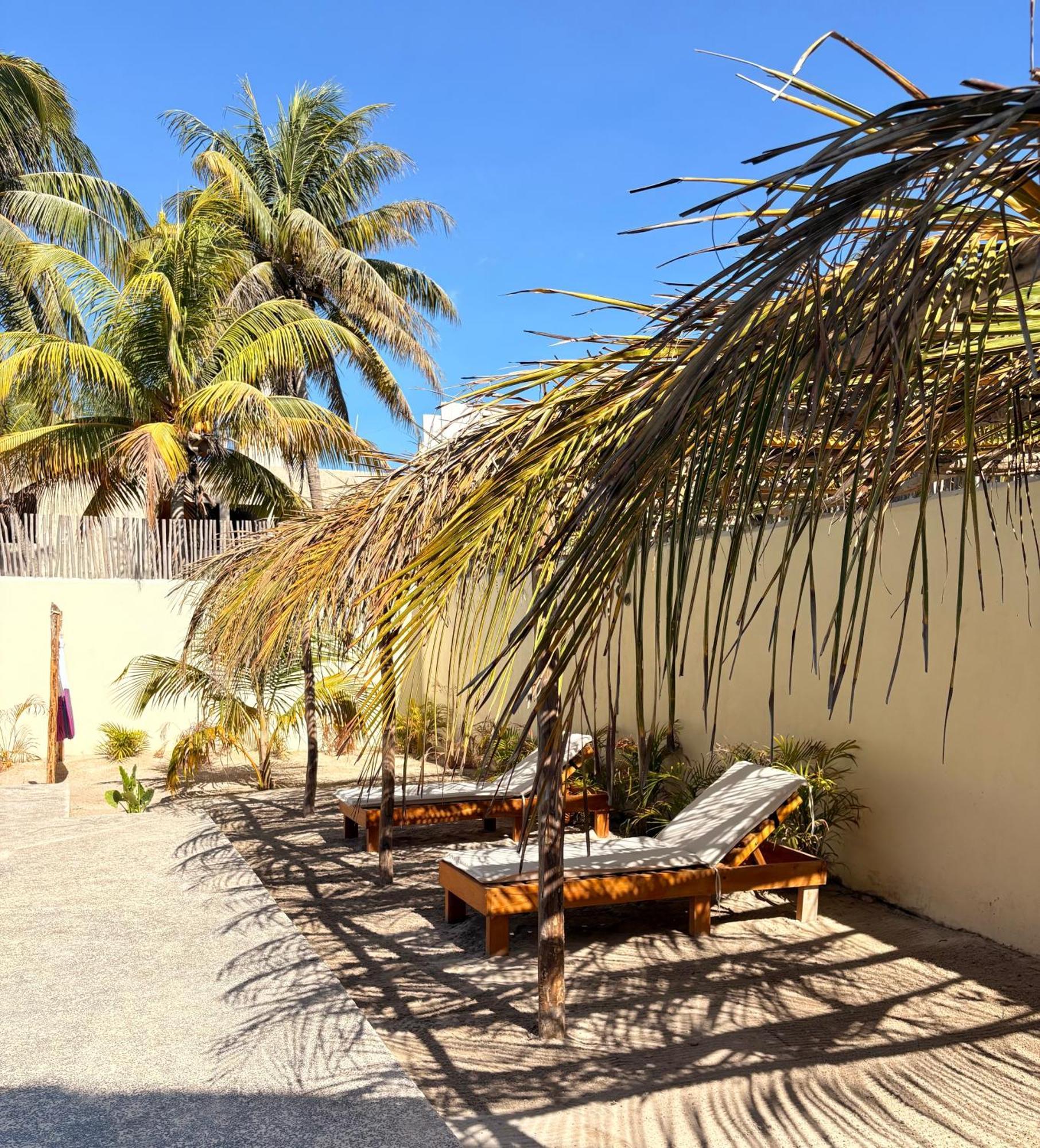 Mexhe Hotel El Cuyo Exteriér fotografie